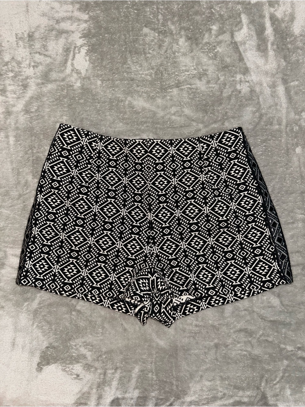 ECOTE Black and white high-waisted shorts - 6